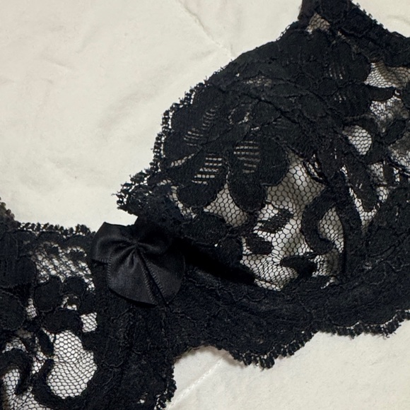 Victoria’s Secrets Unlined, underwired  Black Lace Bra - 34A - Picture 3 of 4